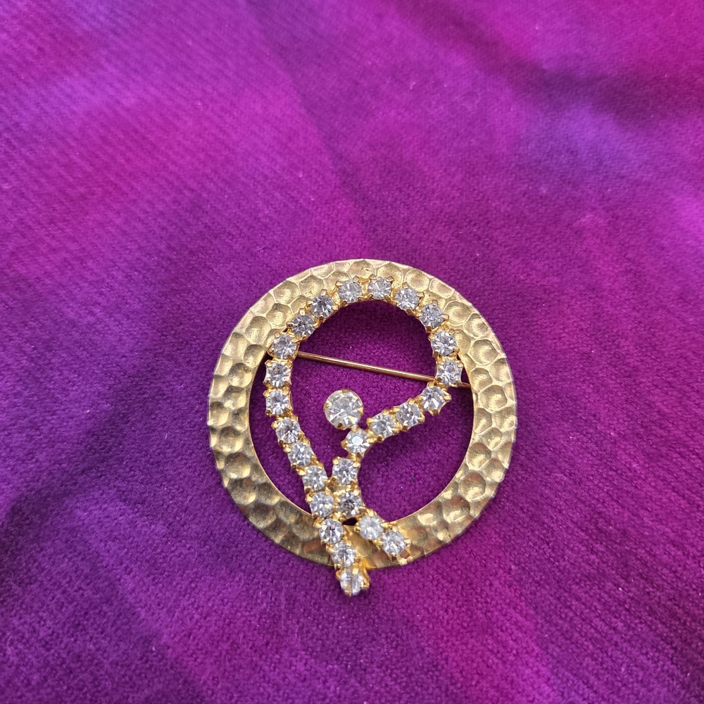 907.  Gold Tone Brooch With Rhinestones